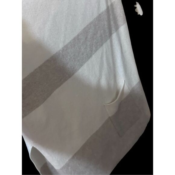 $435 Neiman Marcus Women White Pocketed Striped Cashmere Poncho Sweater One Size - Picture 6 of 14